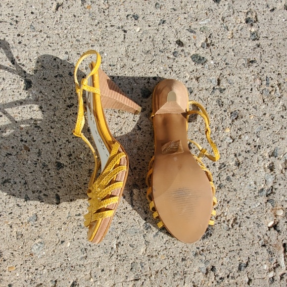 Heeled sandals - Picture 2 of 3